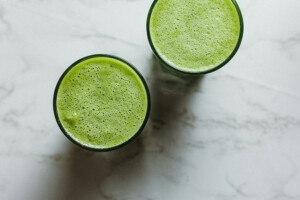 two-glasses-of-green-smoothie